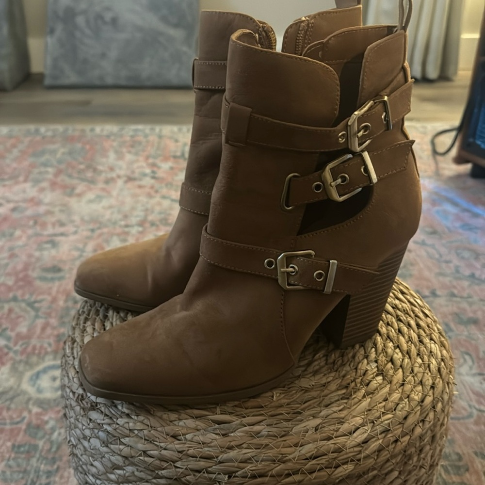 Wonderly tan suede ankle boots. Gorgeous with dresses and skirts.